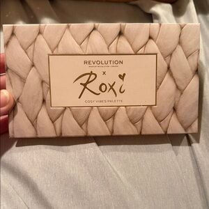 Revolution Roxi Cozy Vibes Palette